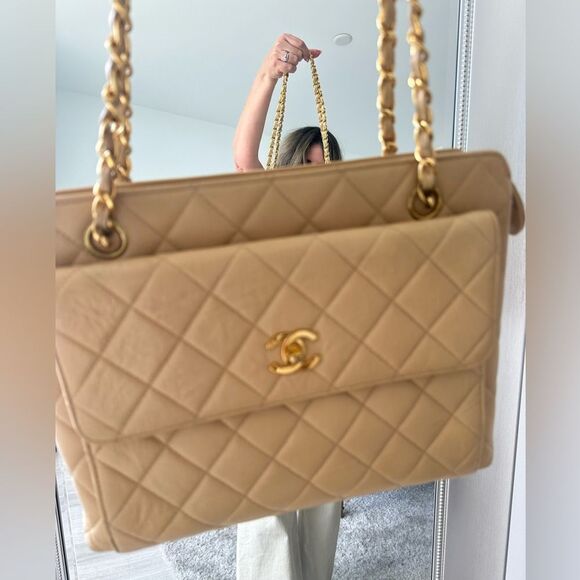 Chanel Caviar Vintage Tote Bag with Double chain straps - Picture 10 of 17